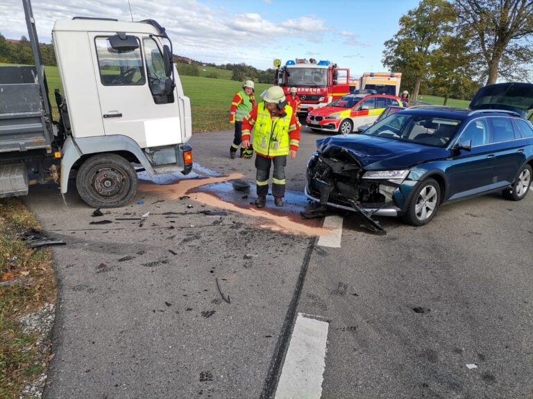 Verkehrsunfall mit Pkw und Lkw