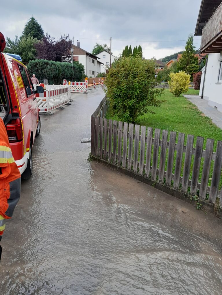 Straße überschwemmt